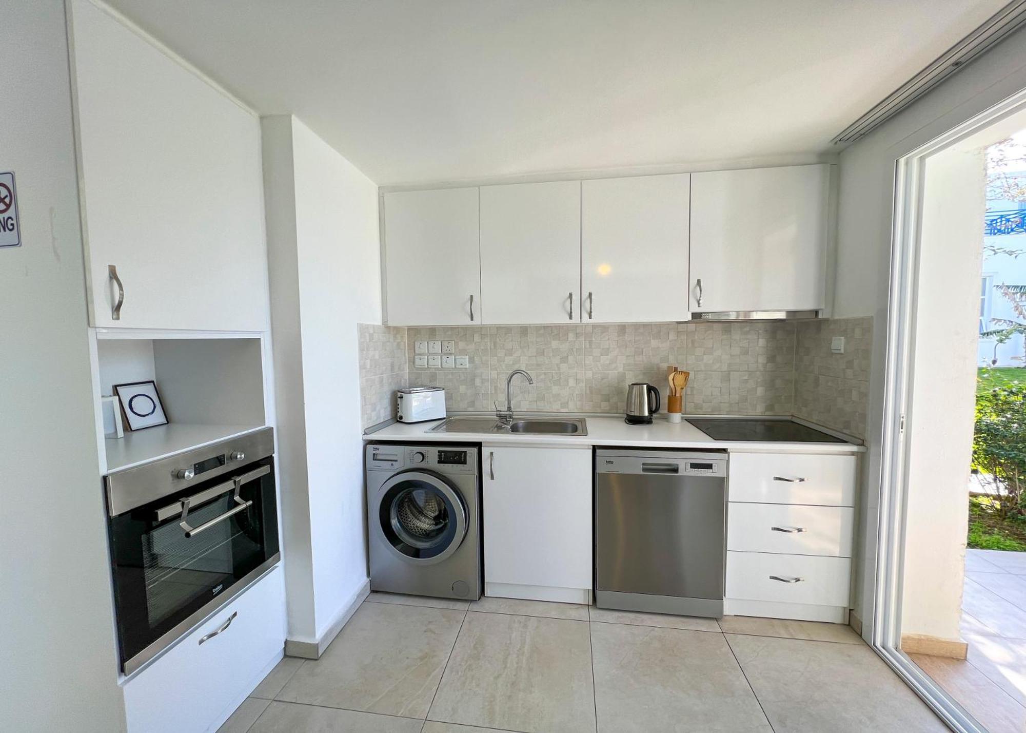 Garden Loft Apt With Pool In Alsancak Kyrenia Кирения Экстерьер фото